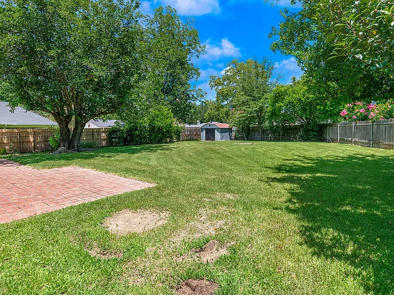 1554 Westbury Dr — Photo 25