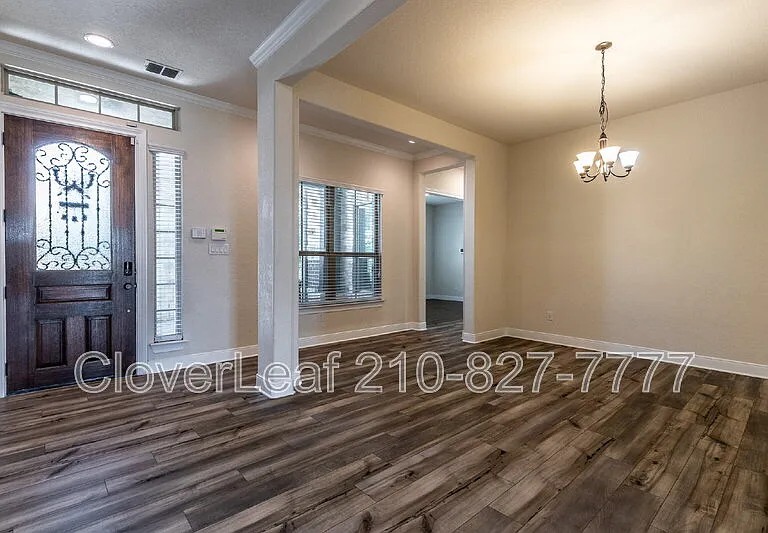 908 Sussex Cv — Photo 8