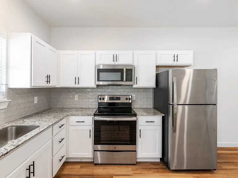1139 Kings Hwy #102 — Photo 6
