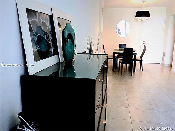 5th image of 800 West Ave APT 505