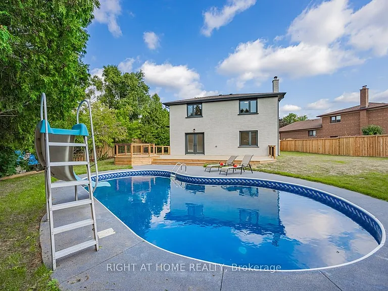 690 Hillman Cres — Photo 20