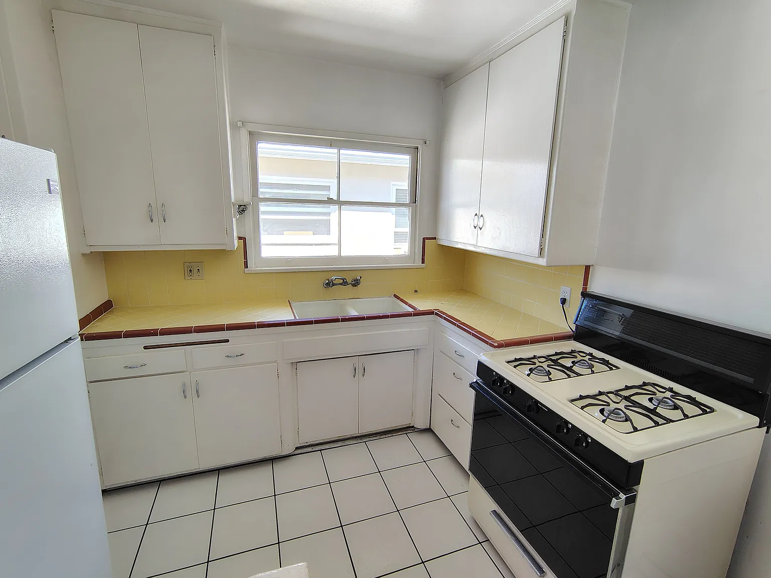 2 bed, 850 sqft, $2,475 — Photo 4
