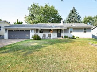 2971 McKnight Rd N, Maplewood, MN 55109