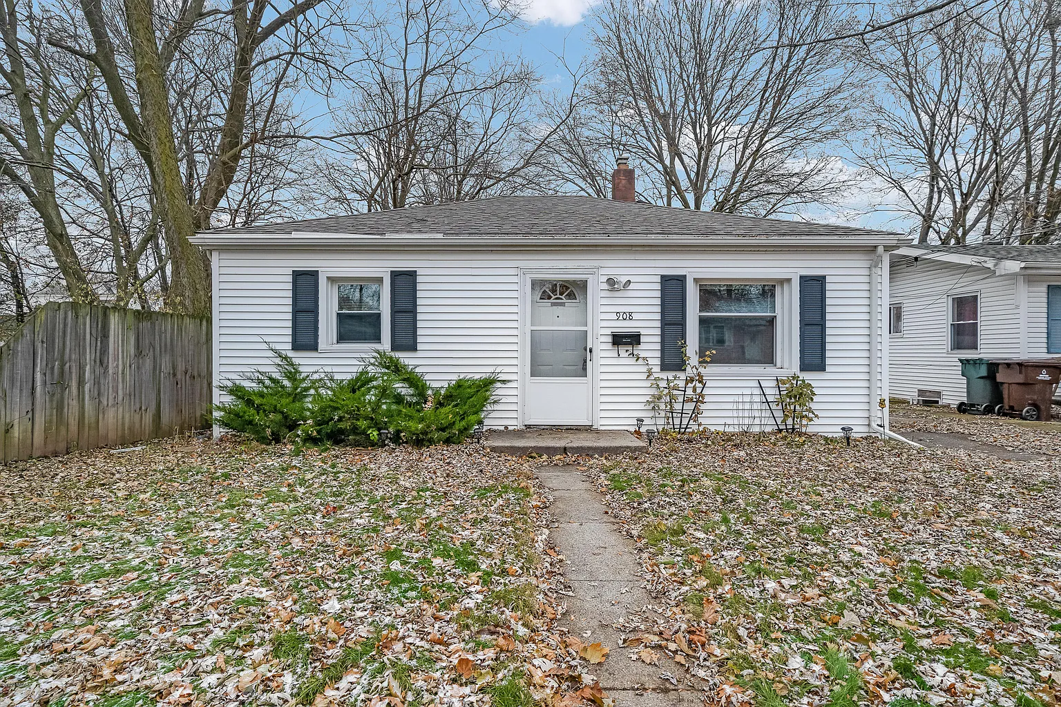 908 Poxson Ave photo 1