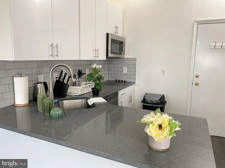 1725 Bainbridge St #3F — Photo 11