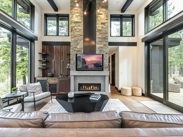 9718 Hunter House Dr, Truckee, CA 96161