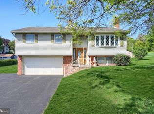 2106 Hope Dr, Red Lion, PA 17356