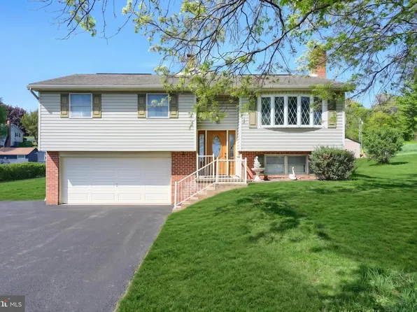 2106 Hope Dr, Red Lion, PA 17356