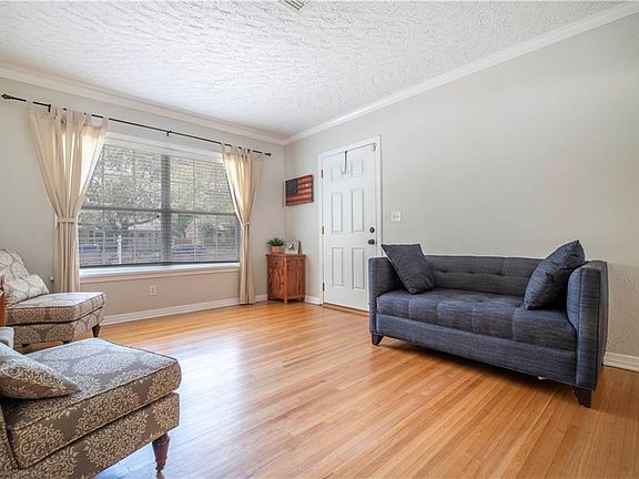5th image of 737 39th Ave NE