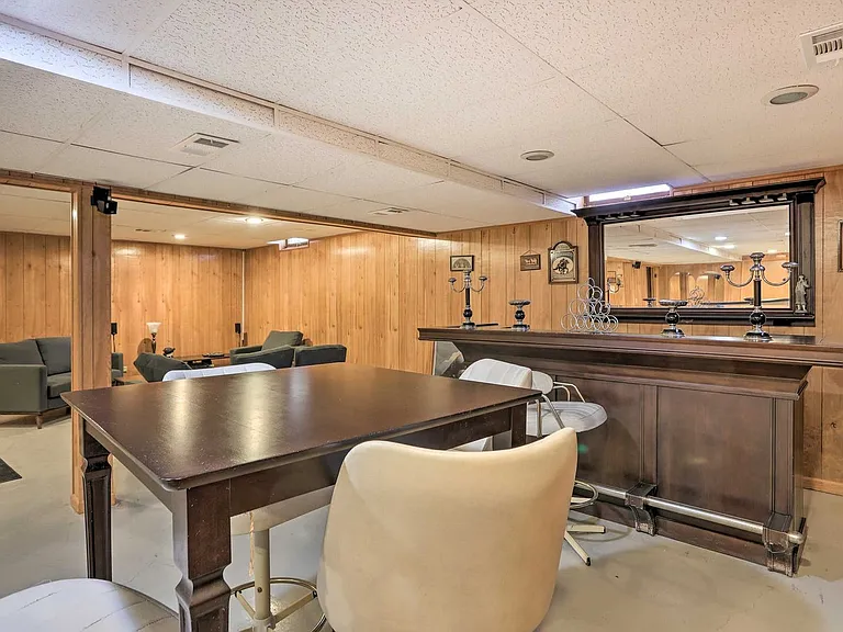 Building's Lounge