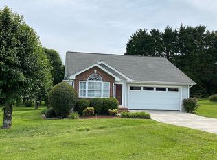 2433 Village Ln, Athens, TN 37303