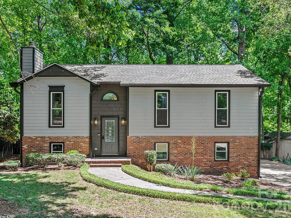 1st image of 204 Swampfox Dr