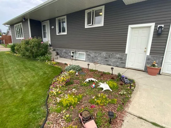 1513 W Westview Dr, Bowden, AB T0M 0K0
