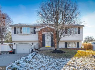 318 Meadowcroft Rd, Woodbury, NJ 08096