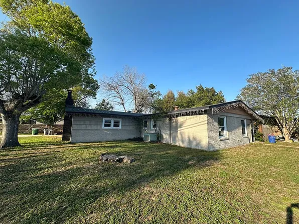 1902 E Rosebud Ave, Victoria, TX 77901