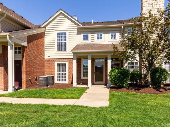 52372 Naugatuck Dr, Macomb, MI 48042