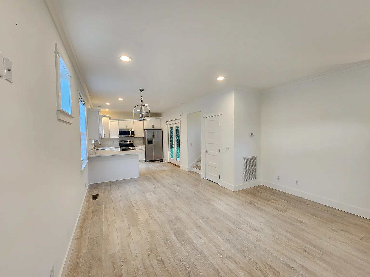 2 bed, 2.5 bath, 1375 sqft, $1,800 — Photo 4