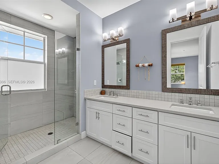 608 SW 15th St — Photo 37