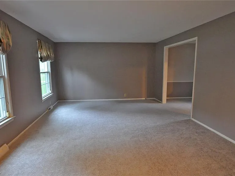 340 Plymouth Dr — Photo 12