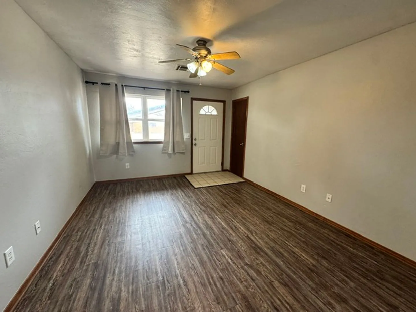 3 bedroom, 2 baths with a 1 car garage home for rent in Moore near Broadway and 12th Street! Moor... — Photo 2