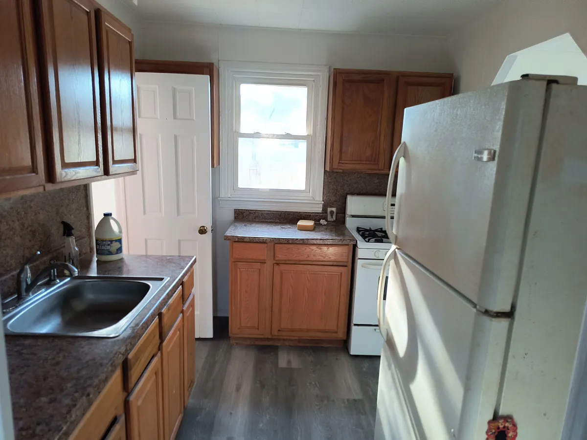 Building Photo - 75B Pineview Ave