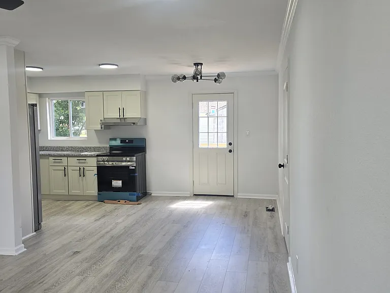 1203 Baskerville Ln — Photo 19