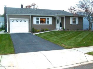 15 Miles Pond Rd, Toms River, NJ 08757