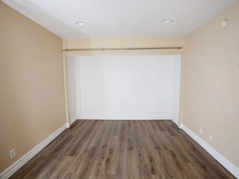 10933 Wellworth Ave #4 — Photo 22