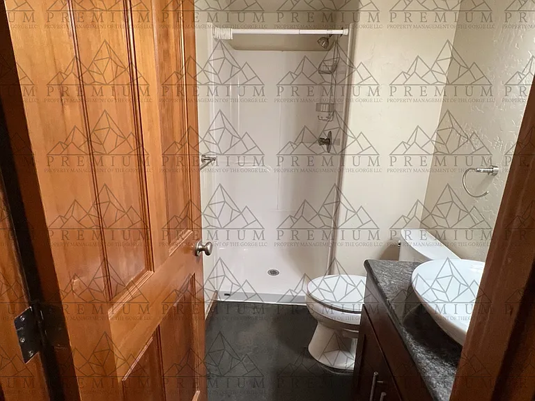 1105 Wilson St — Photo 6