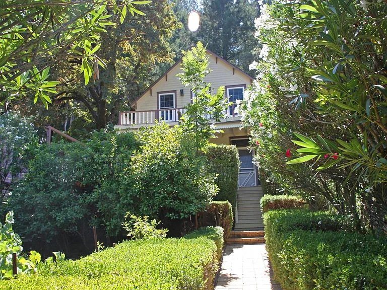 1423 Foothill Blvd — Photo 2