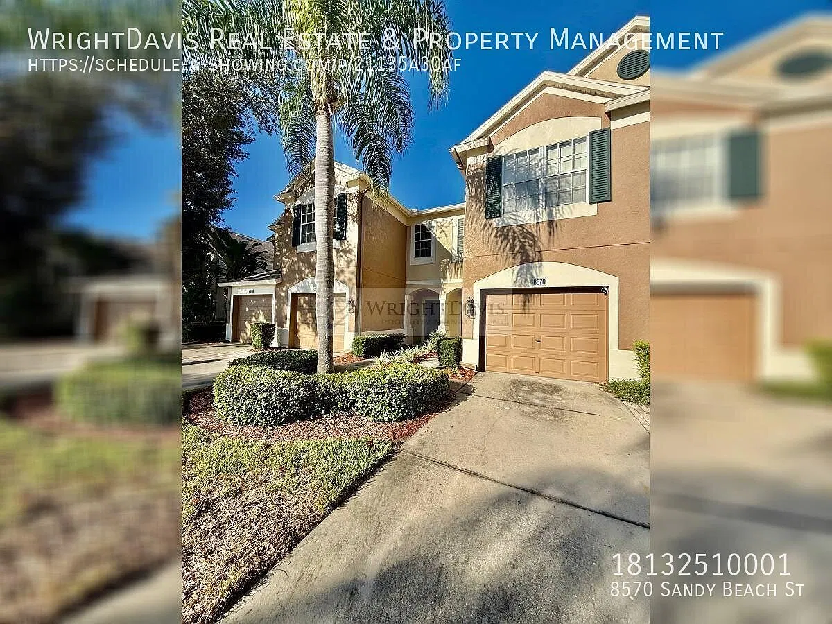Spacious 3BR/2.5BA Tampa Townhouse — Photo 2