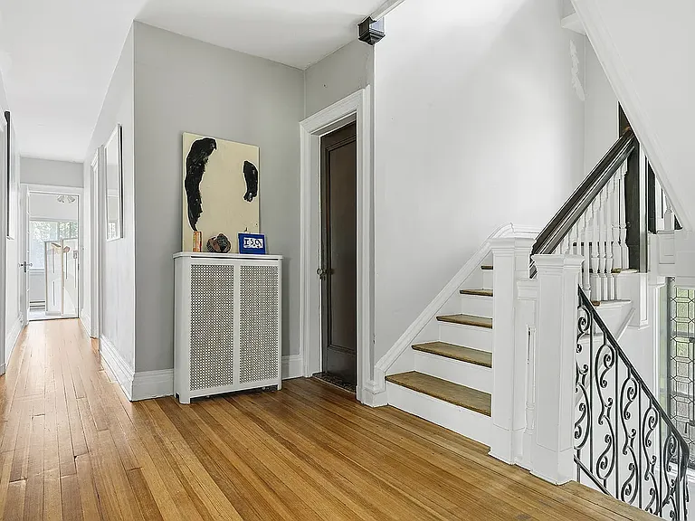 111 Lexow Ave — Photo 37