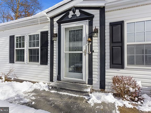 2nd image of 435 Spring Meadow Cir