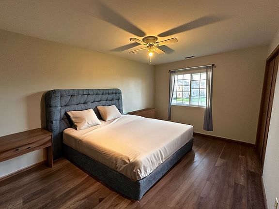 3rd image of 886 Regent Dr #8