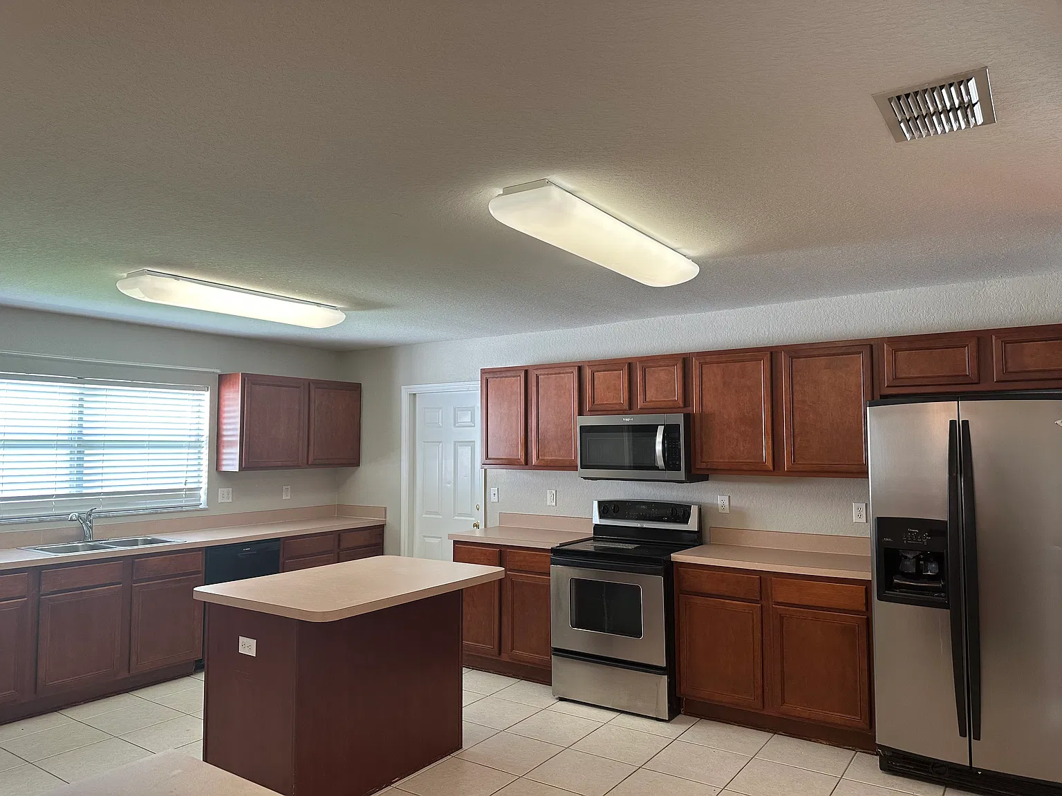 2748 Highlands Creek Dr — Photo 4