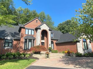 3652 Walnut Brook Dr, Rochester Hills, MI 48309