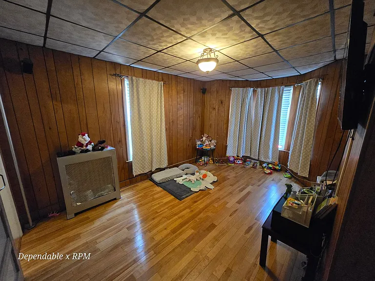 25 Clarence St — Photo 19