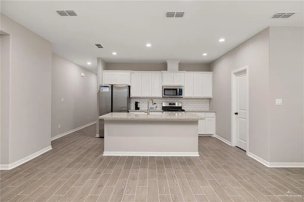4 bed, 2.0 bath, 1609 sqft, $2,300 — Photo 2