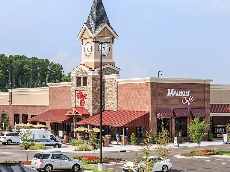 Shopping center closeby