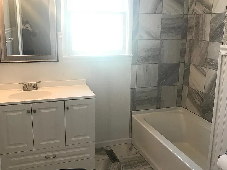 831 N Porter Ave — Photo 5