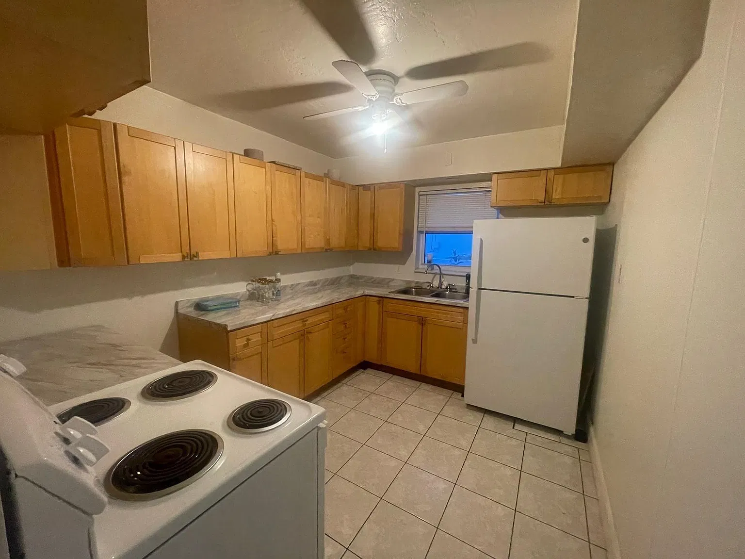 2 bed, 1.0 bath, 1000 sqft, $2,100 — Photo 2
