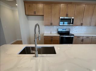 4 Stratton Dr UNIT 205, Woburn, MA 01801