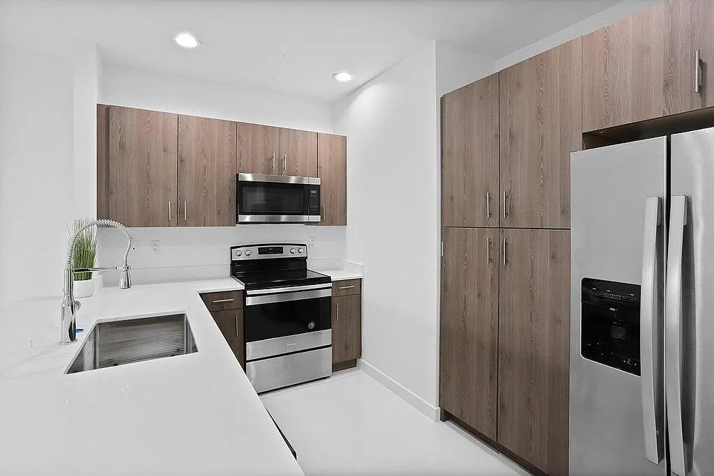 3 bed, 2.5 bath, 1590 sqft, $3,500 — Photo 4