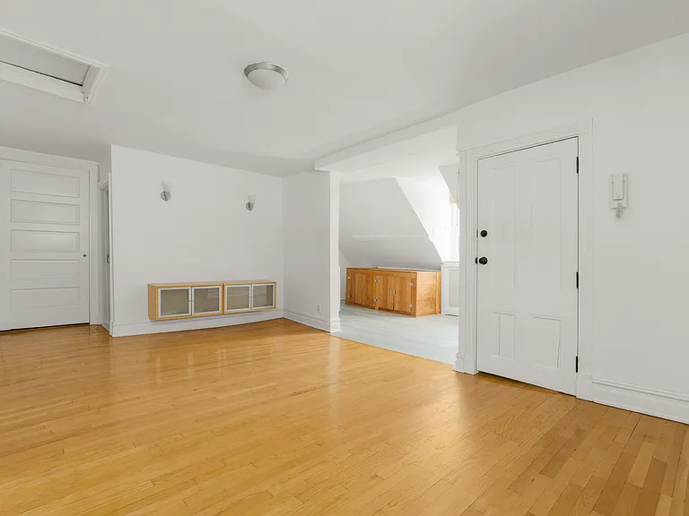 60 Hicks St — Photo 11