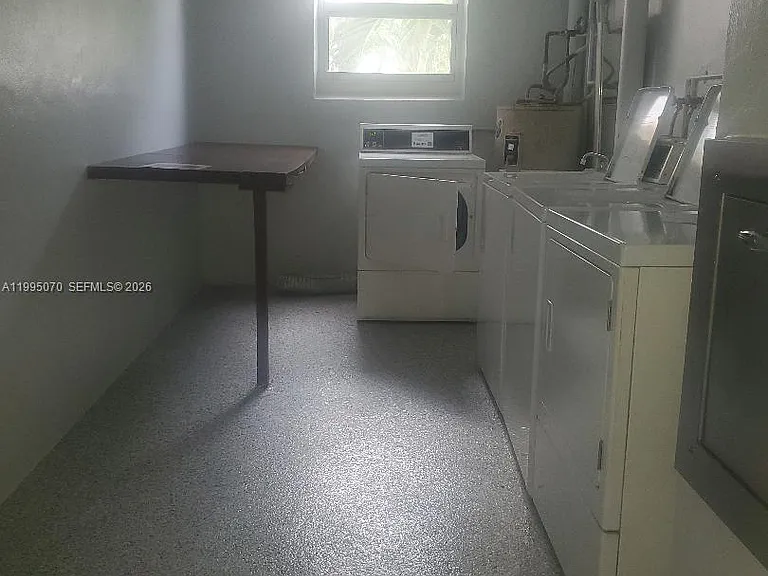 319 NE 14th Ave #207 — Photo 15