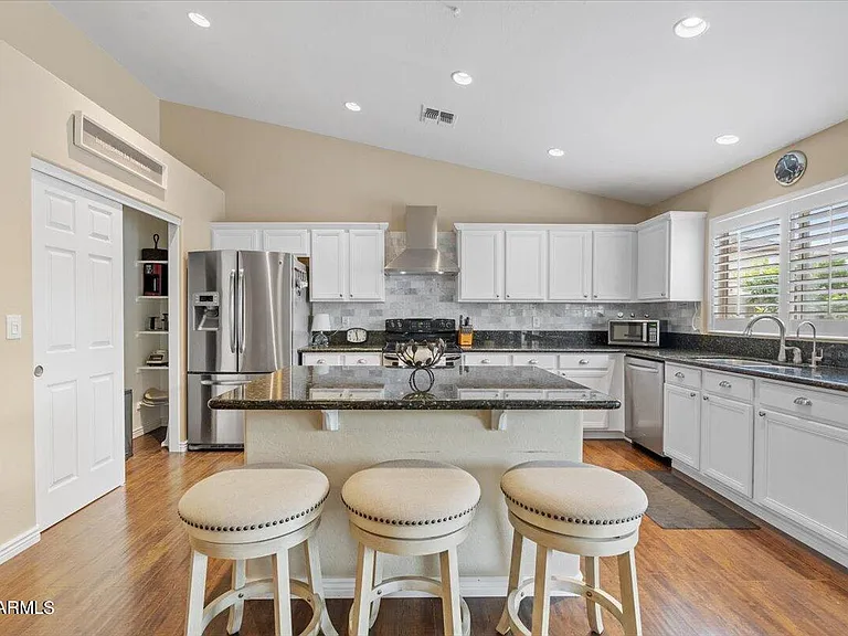 15257 W Hearn Rd — Photo 12