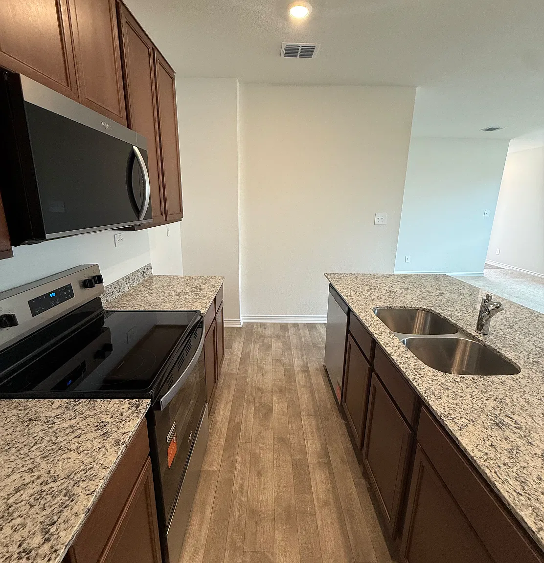 4 bed, 1605 sqft, $1,990 — Photo 3