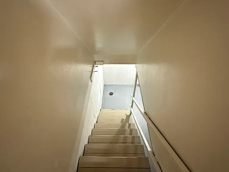 Chelsea Ave — Photo 16