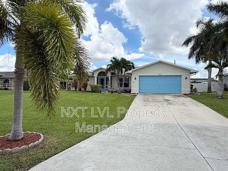 3 bed, 2.0 bath, 1394 sqft, $2,695 — Photo 1