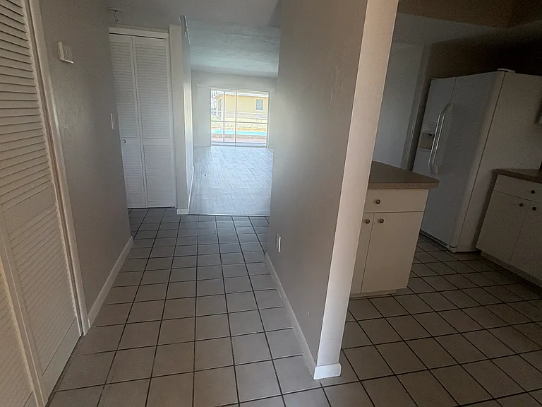 706 SE 13th Ct #D — Photo 2